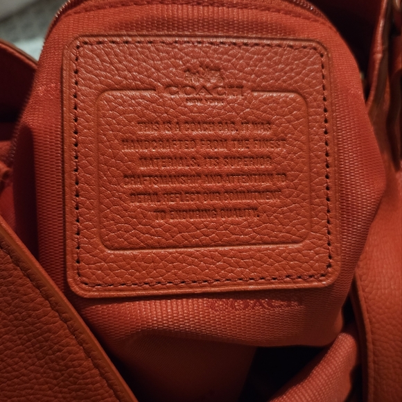 COACH Red Pebbled Leather shoulder bag with dust bag - Picture 8 of 9